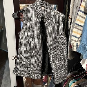 Red camel Black and white chevron vest. size XS